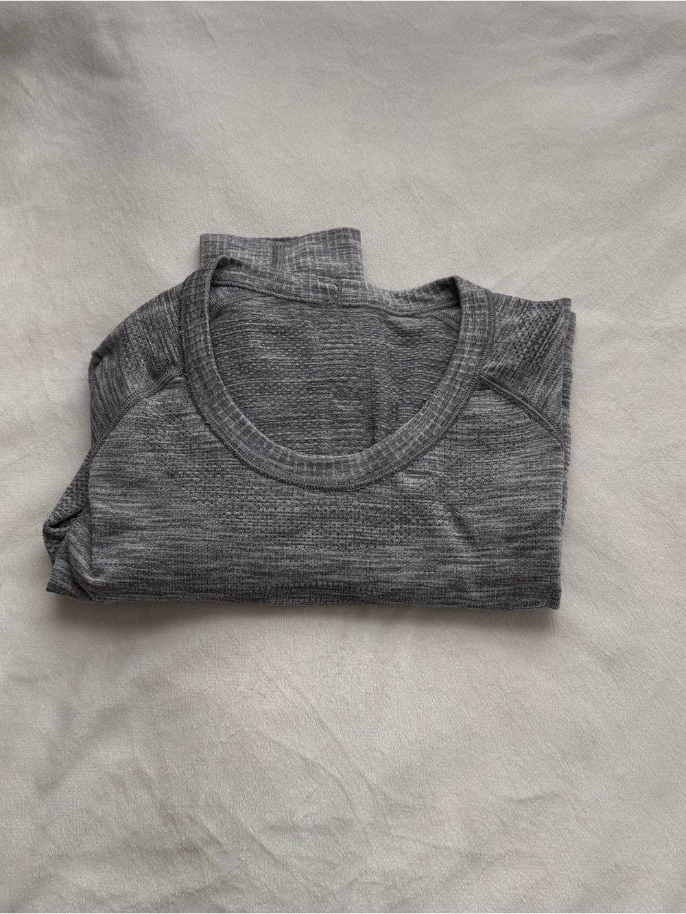 EUC lululemon long sleeve swiftly size 4